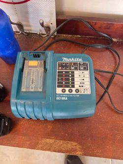 Makita battery charger and 2 batteries