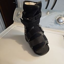 MEDICAL WALKING BOOT 