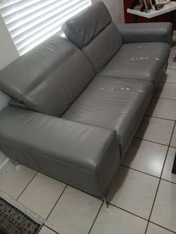 NATTUZZI  LEATHER  SOFA  BEAUTIFULL SOFA IN GREAT  Conditions ..$700.