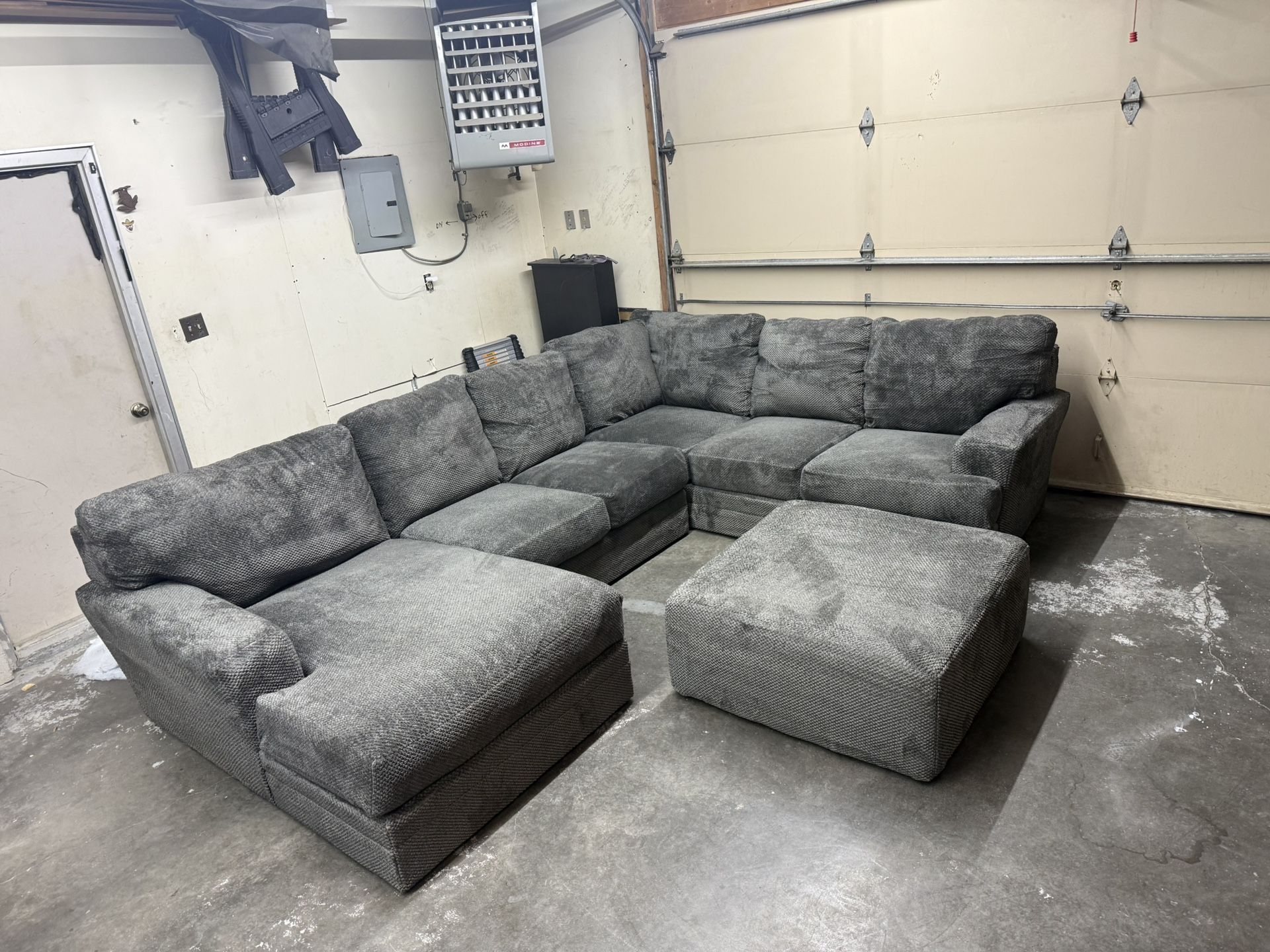 Mammoth Sectional 🚀FREE DELIVERY🚀