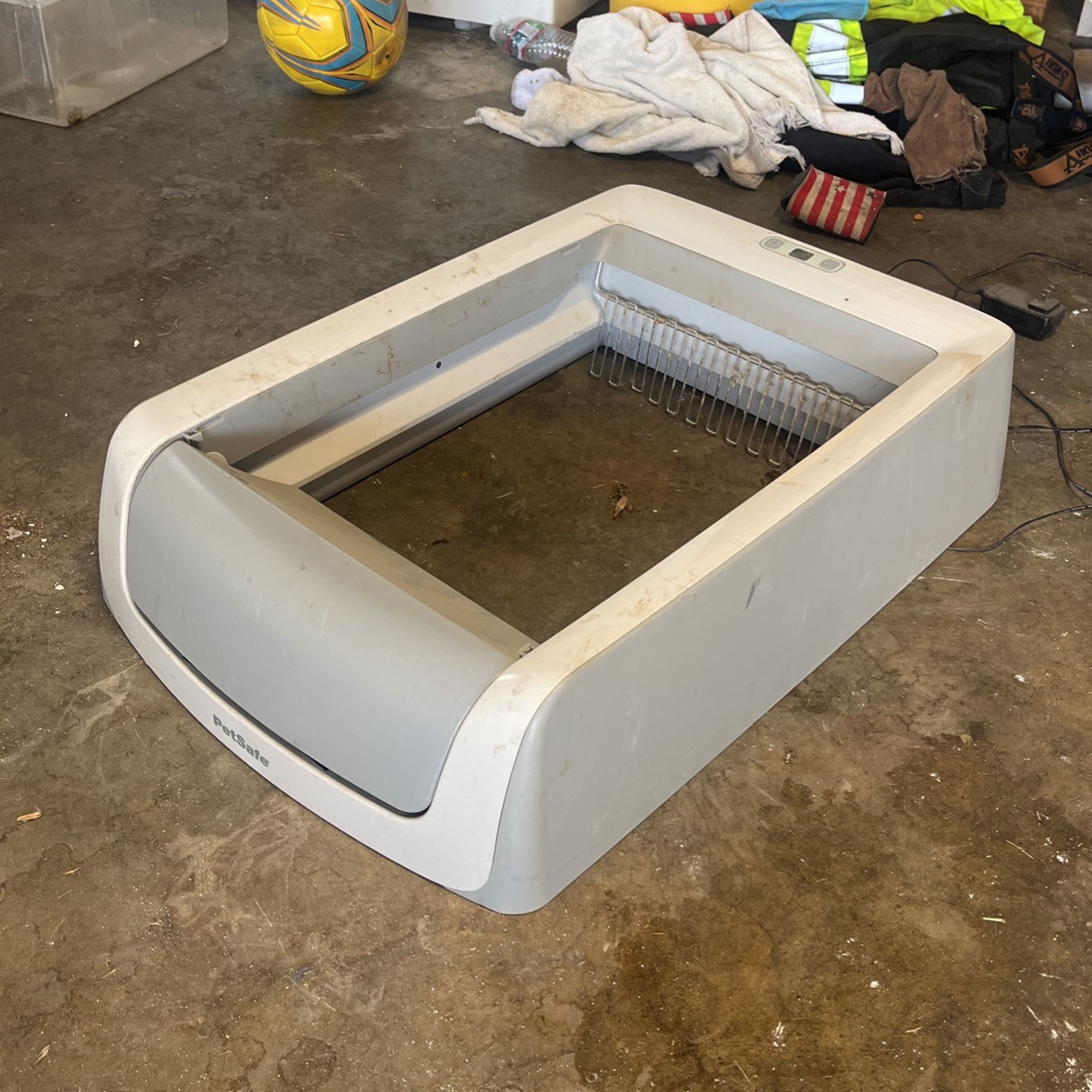 Pet safe Kitty Litter Automatic Cleaning!