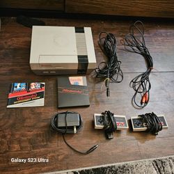 Original NES with Game And Original Instructions ( Works Great)