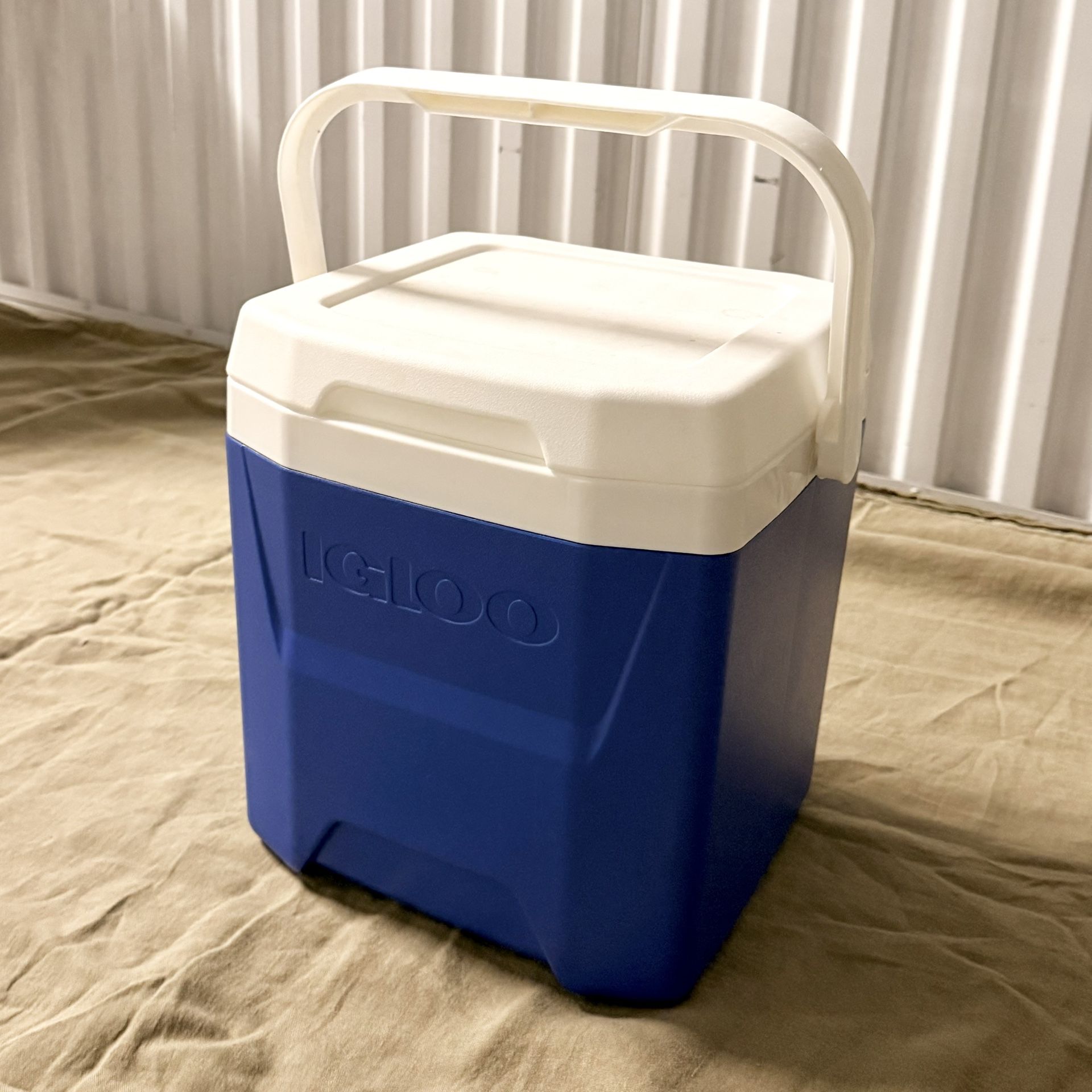 Igloo 18 Cans/12qt Hard-Sided Cooler