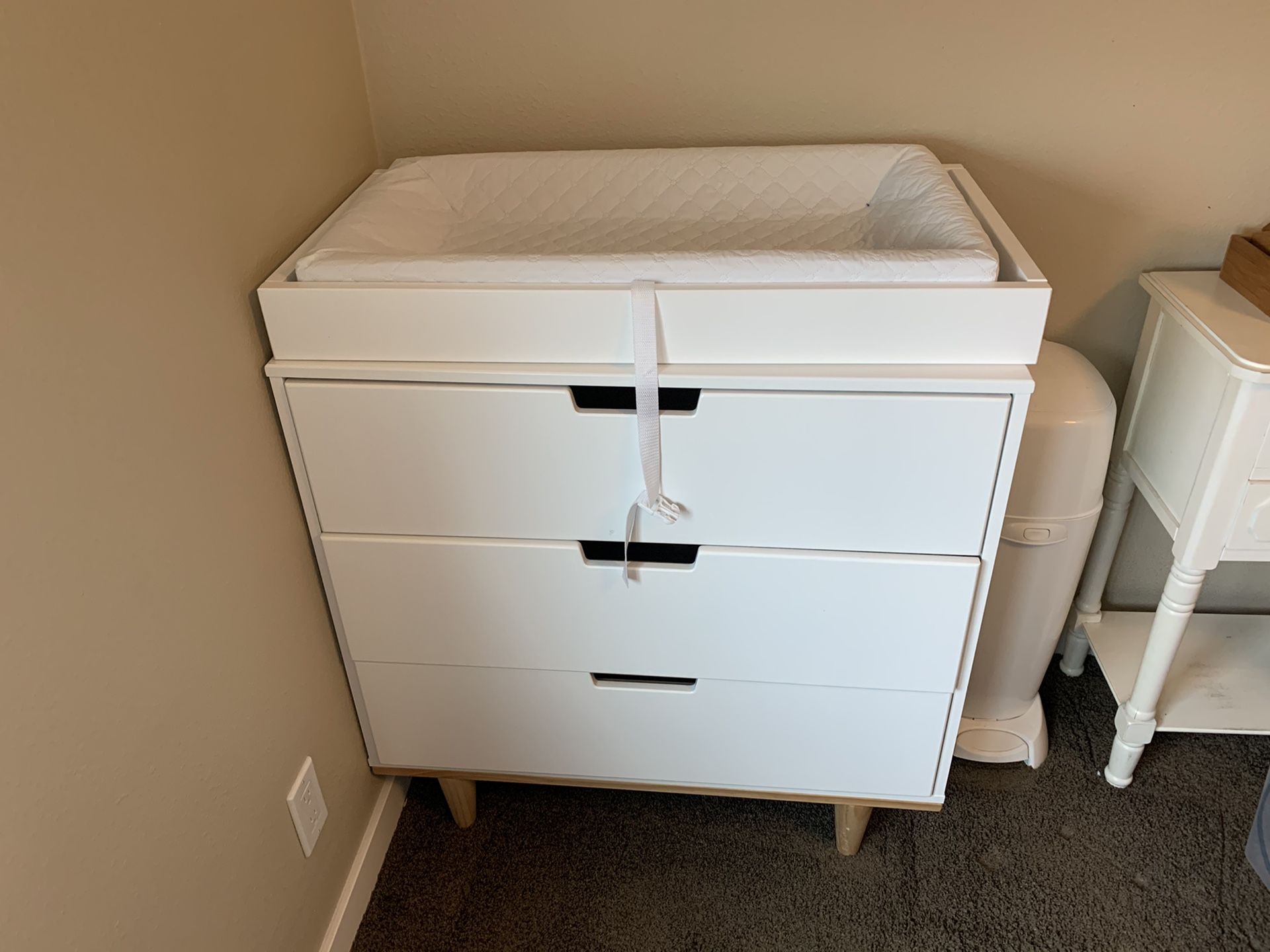 New baby changing Table complete