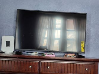 🔥 2-Day Moving Sale – 43” Insignia Smart TV + Stand Option