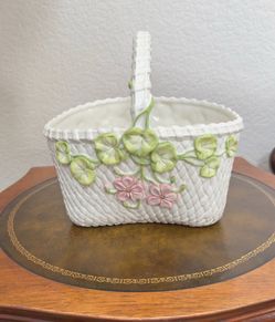 Vintage Italian white porcelain floral cachepot/planter. Excellent condition