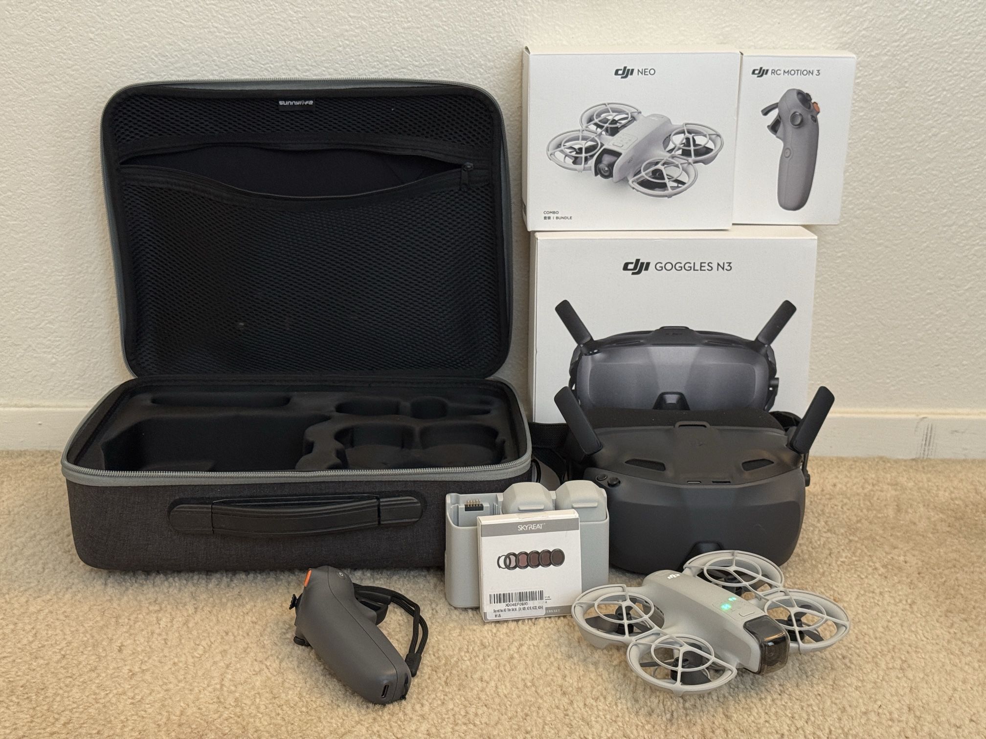 DJI Neo fly more bundle w/ Goggle N3 & Motion Controller