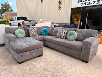 Sectional Sofa with Chaise 🛋️ $540