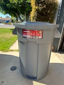 New 44 Gallon trash can