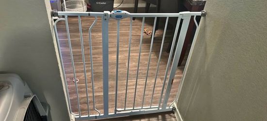 Extra Tall Pet Gate / Safety Gate - Fits Openings 29” - 38.5”