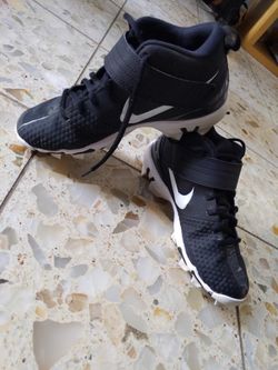 Boys Size 4.5 Baseball Cleats
