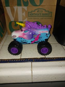 Monster Jam Sparkle Smash 1:25 Scale Toy