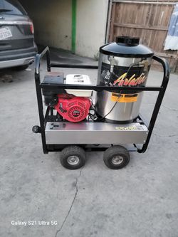 Aaladin hot and cold water pressure washer used Low hours runs great