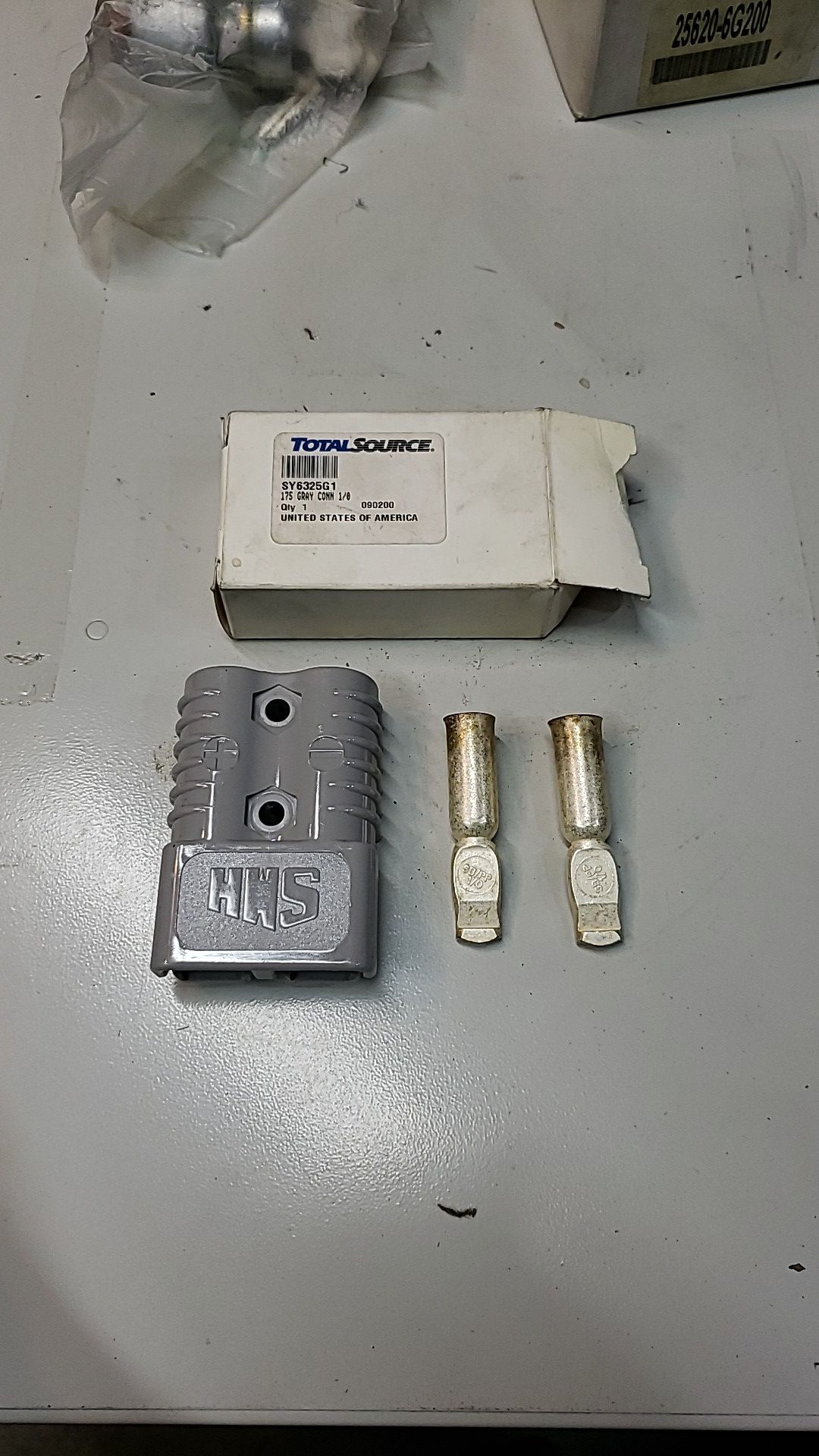 Forklift battery cable connectors