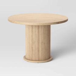 Threshold Trumbull round table with pedestal and 4 chairs