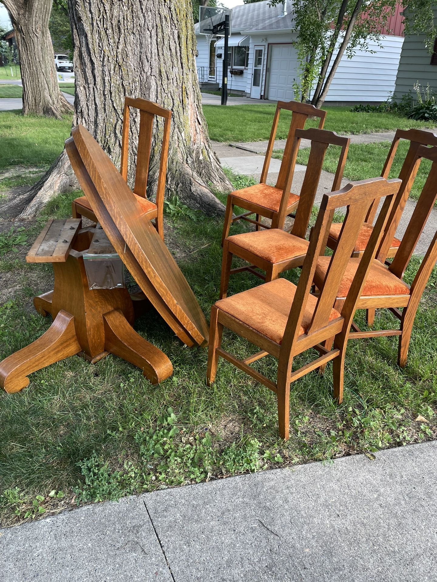 Dining Room Table And 6 Chairs 