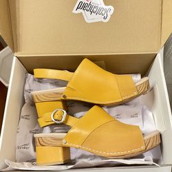 New In Box Dansko Shoes Size 39