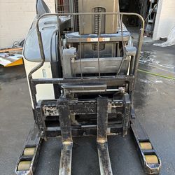 Crown electric forklift