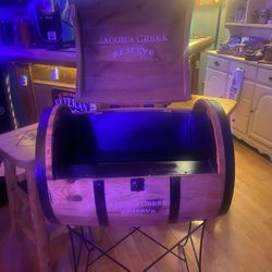 JACOBS CREEK RESERVE WOODEN BARREL CHEST