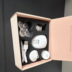 Freebird Flex Series Shaving Kit White Electric Razor & USB Cable