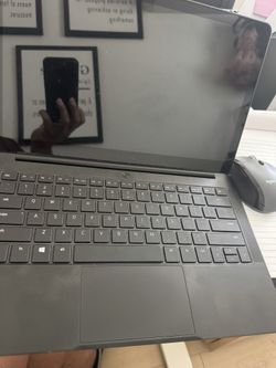Razer Blade Stealth Laptop (2017) – i7, 16GB RAM – Sleek & Fast
