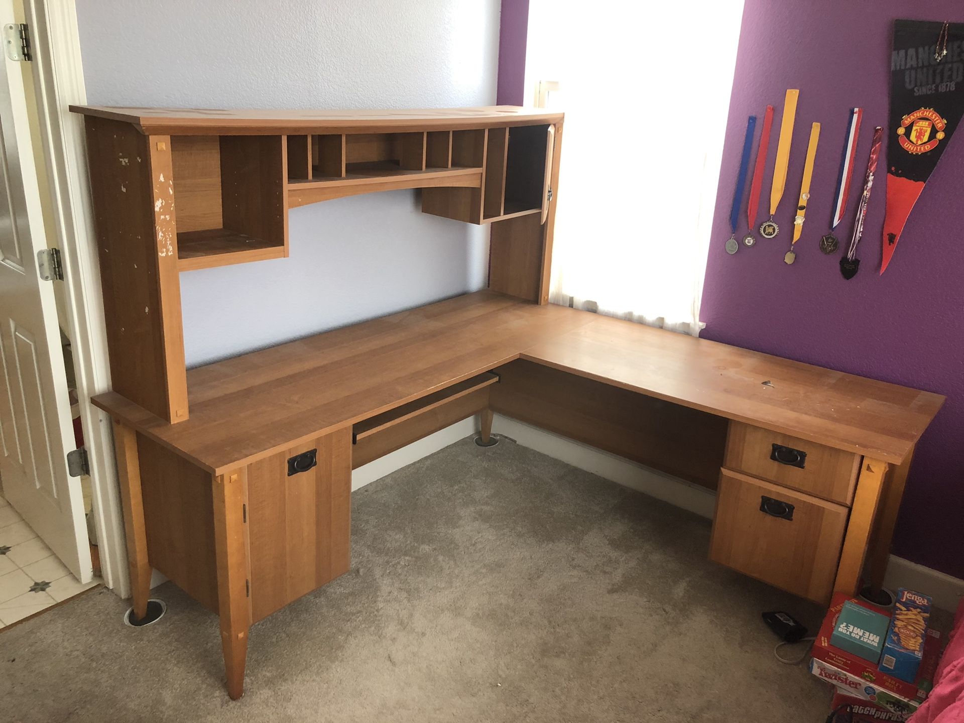 Selling Corner Office Desk