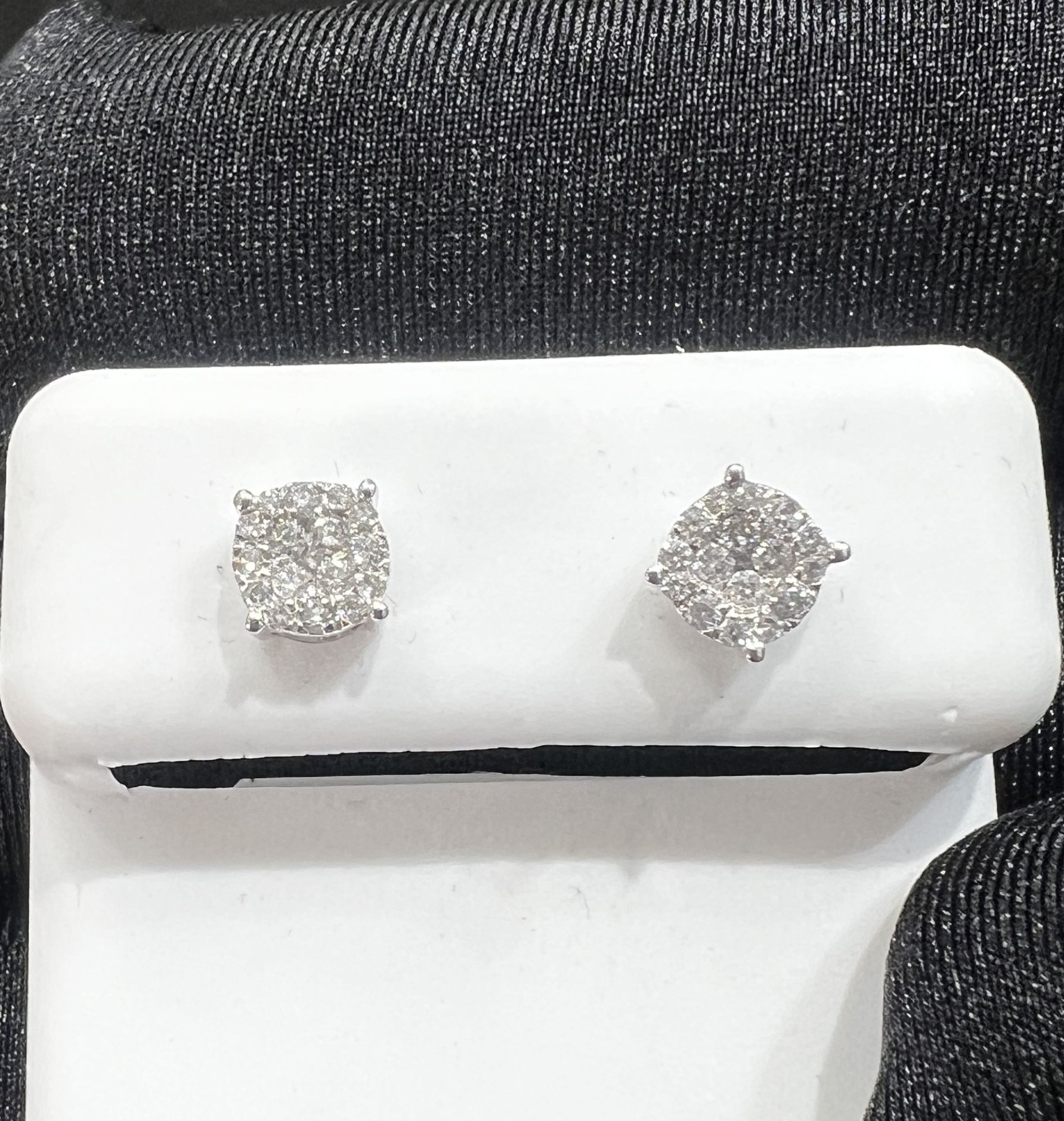 ✨10k Yellow or White 1/4ct natural diamond✨