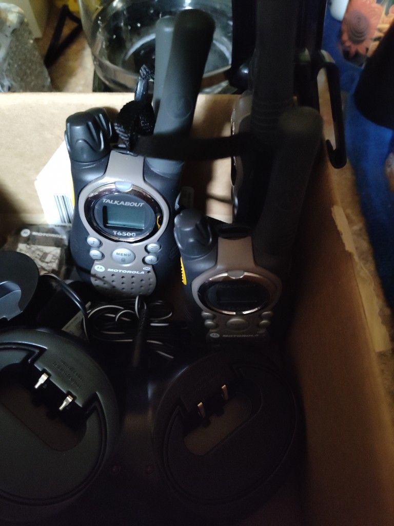 Four Motorola Talkabout T6500 Handhelds With Charging Stations