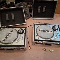 Technic 1200 Mk2 turntables