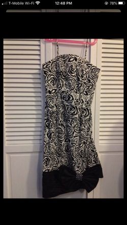 Classy women's Evening dress. Size 4 small