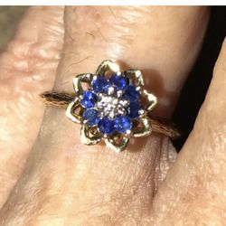 Beautiful Sapphire and diamond 14k good sizable 61/2