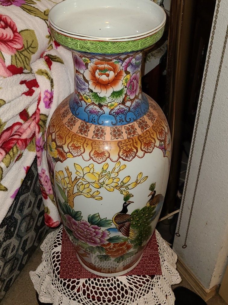 ORIENTAL PORCELAIN VASE (Make An Offer)