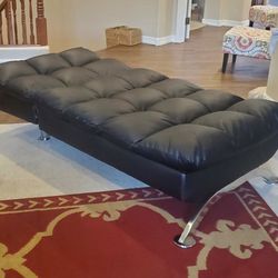 Like New "Chaise Lounge chair" (Black)