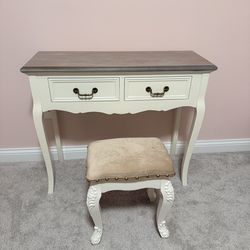 Cute Victorian vanity and stool set