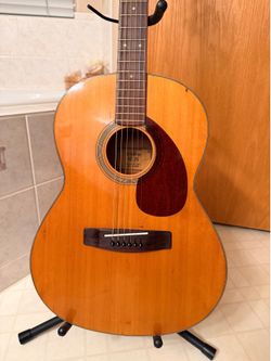 Acoustic Vintage Guitar
