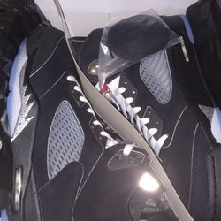 Jordan 5 Black Metallic size 10 or 11 (NO TRADES PRICE IS FIRM)