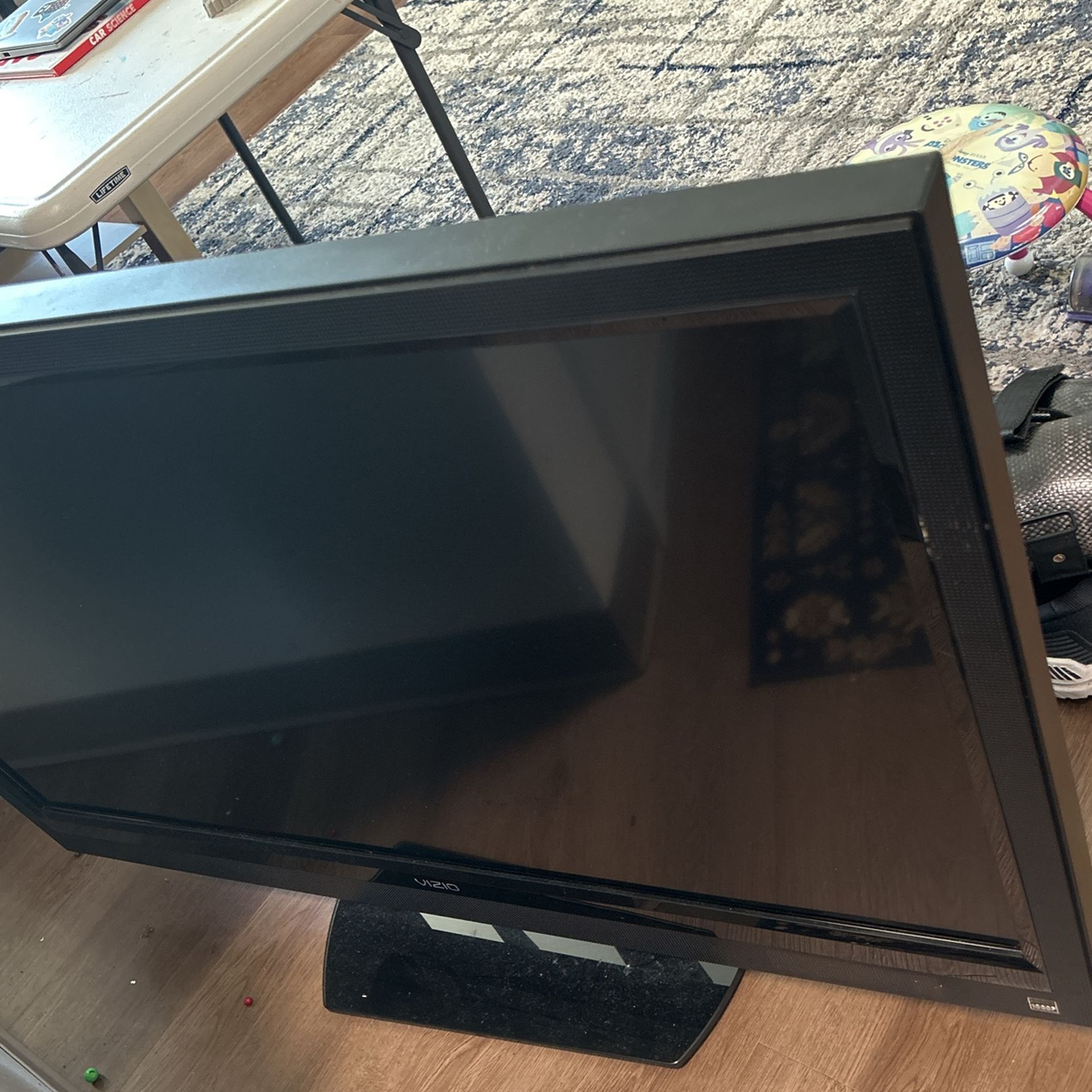 Vizio TV  45in - No Stand ,No Remote Control