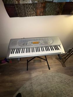 Casio CTK – 574, 61 key electronic keyboard touch response piano lessons w/ adjustable X style stand all keys buttons and both speakers work perfectl
