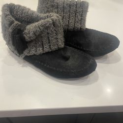 Airwalk Women’s Black And Gray Sherpa Cuffed Flat Booties, Size 7