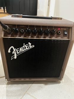 Fender Amplifier with Samson Q6 and mic stand