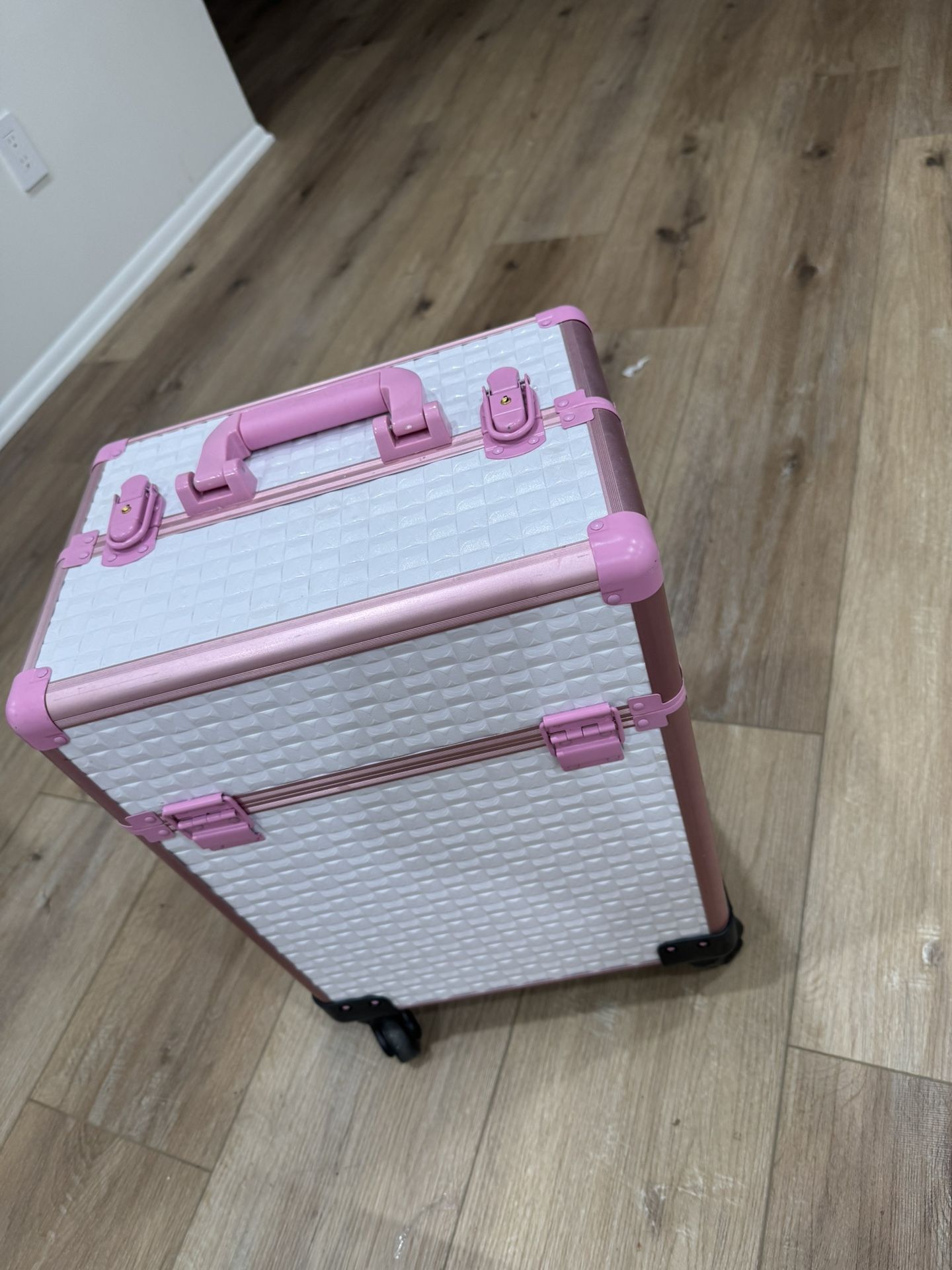 nails and make up suitcase