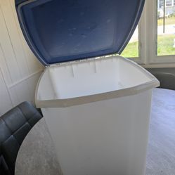 Pet Food Storage 