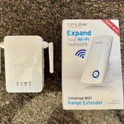 2 Universal Wi-Fi Range Extenders