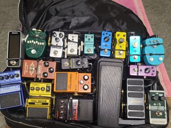 Pedals And Pedal Board With Gig Bag