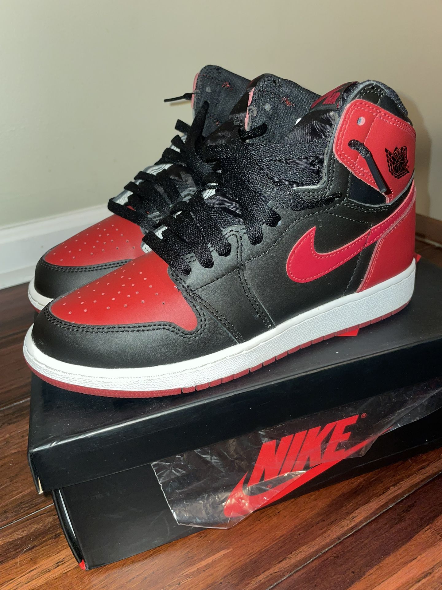Nike Air Jordan 1 Retro High OG GS Banned 1 2016 575441-001 Youth Size 6.5Y Rare