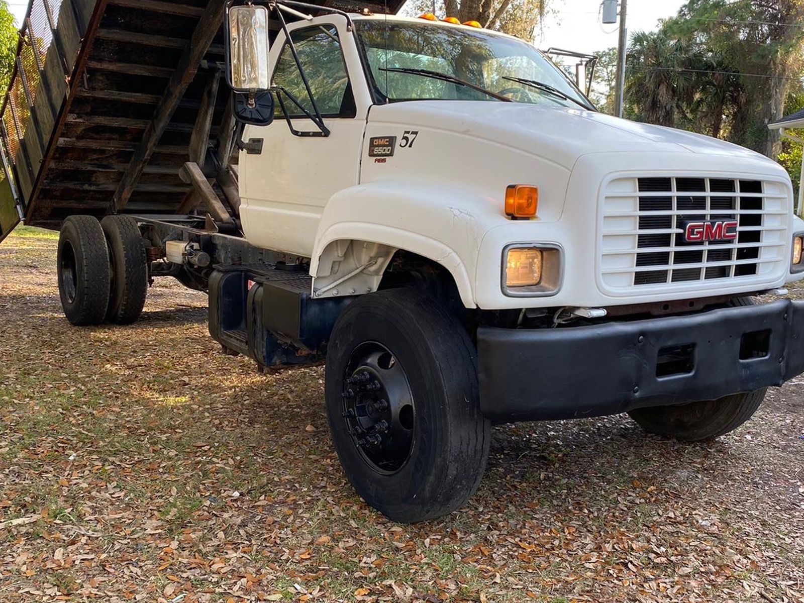 2000 GMC Dump Truck .. 166,843kmiles