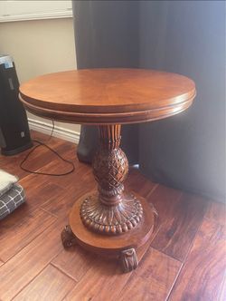 ETHEN ALLEN pineapple side table