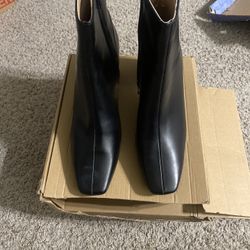 Size 10 Women’s Black Boots With Heel
