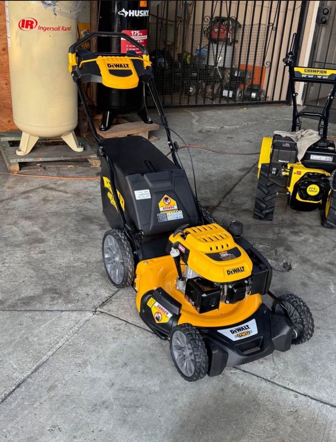 DEWALT 21 in. 196cc E-GOV Engine 3-in-1 Gas RWD Self-Propelled Lawn Mower with High Rear Wheels