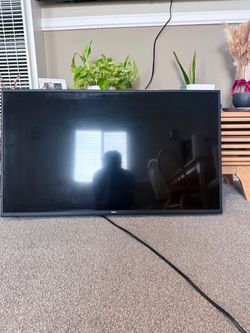 40” Roku Smart TV – Great Condition